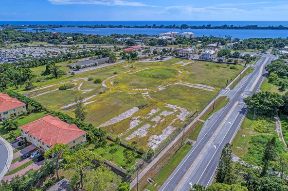 MULTI-FAMILY SITE IN OSPREY, FL: 174 E. Bay St., Osprey, FL 34229